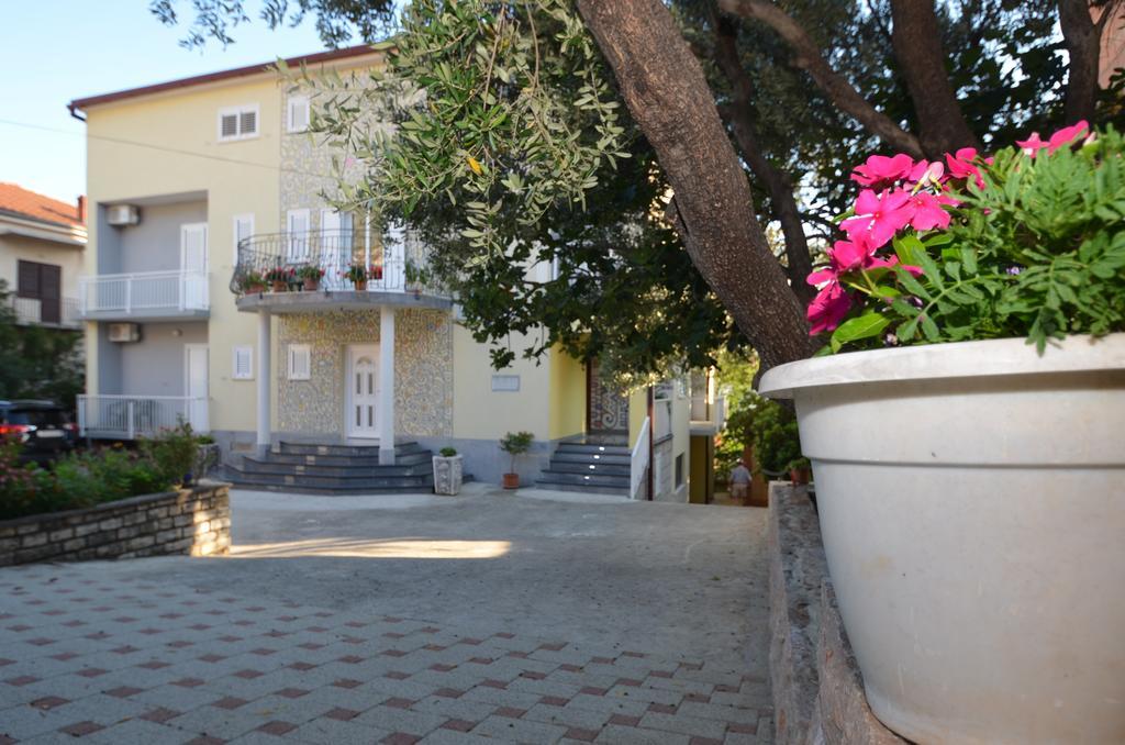 Apartments Europa Starigrad Paklenica Εξωτερικό φωτογραφία