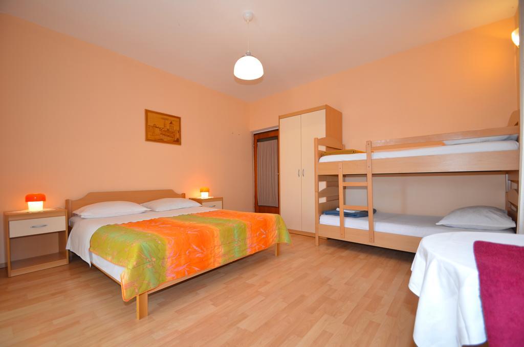 Apartments Europa Starigrad Paklenica Δωμάτιο φωτογραφία
